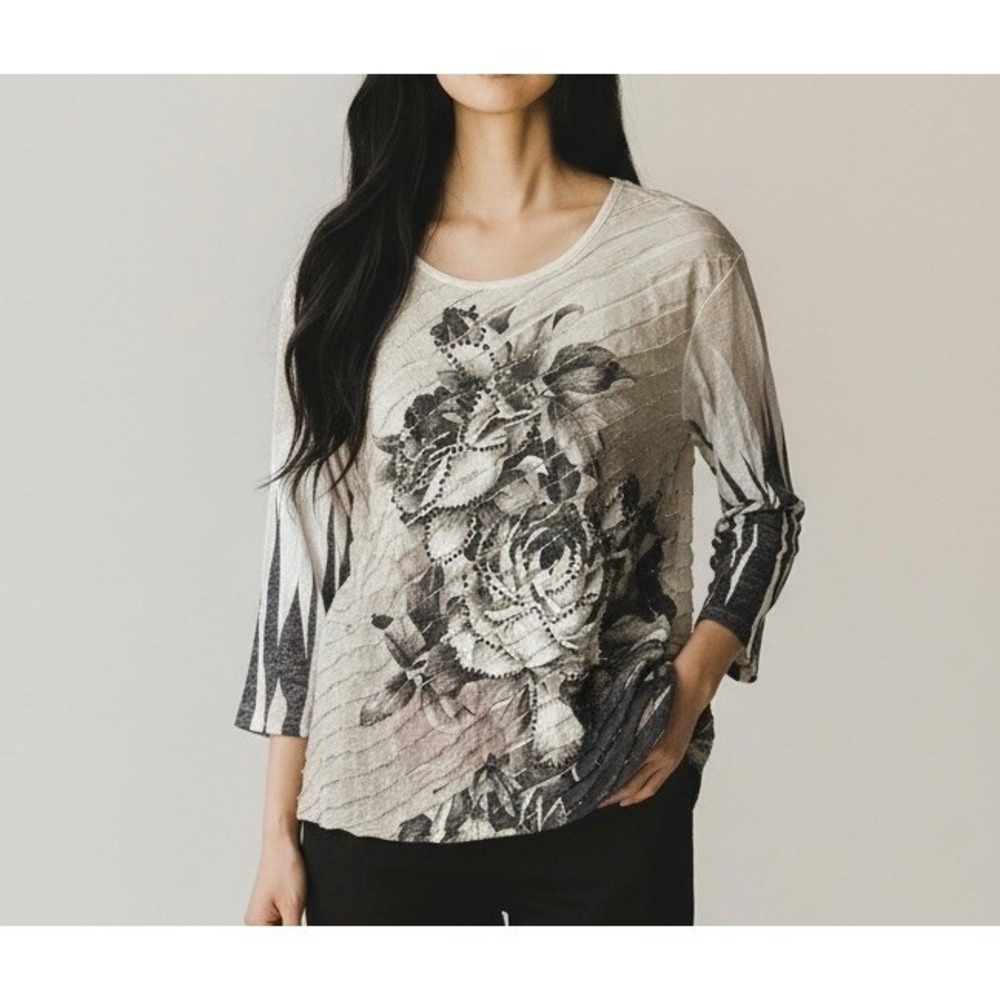 Jess & Jane Romantica Floral Rose Textured 3/4 Sleeve Top Cream Gray Medium